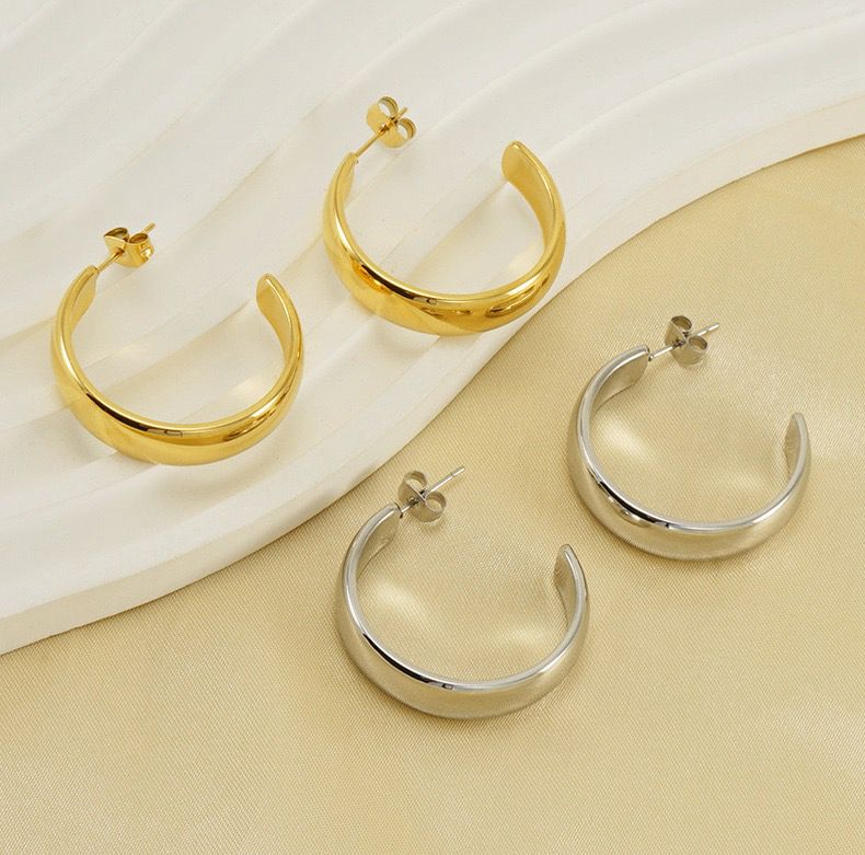 Sculpted Open Curve Hoop Earrings