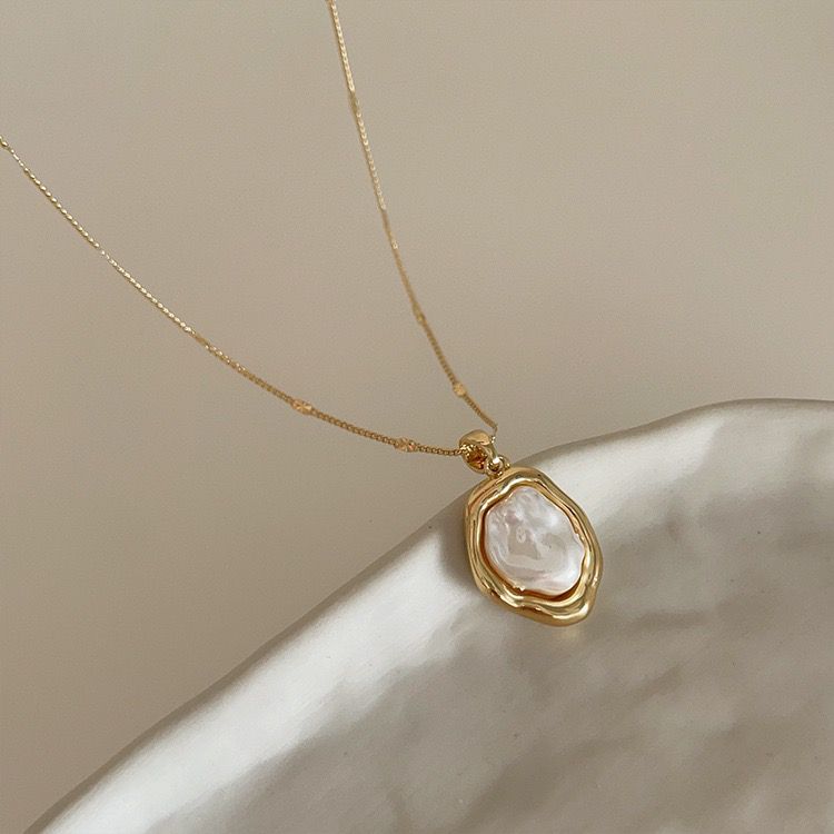 Statement Pearl Necklace