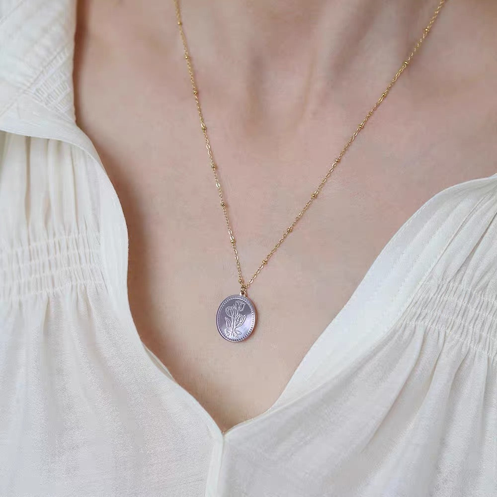 Vintage Tulip Shell Cameo Necklace