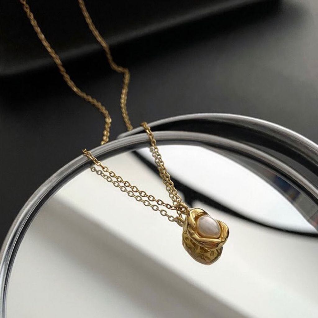 Small Pearl Pendant Necklace