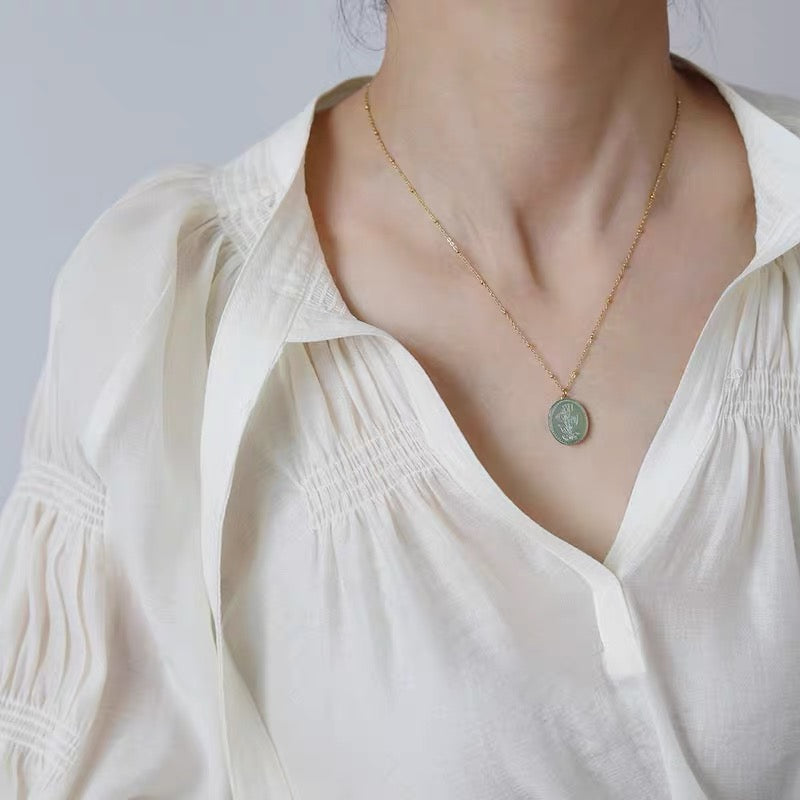 Vintage Tulip Shell Cameo Necklace