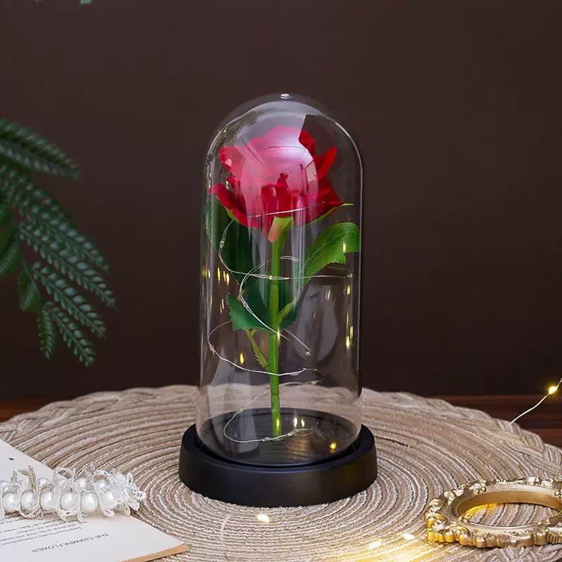Rose éternelle sous cloche en verre avec lumière LED – Rose artificielle en soie, cadeau pour elle, maman, épouse – Parfait pour les occasions spéciales