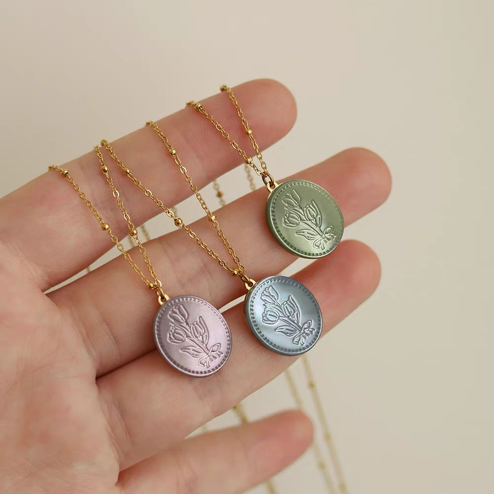 Vintage Tulip Shell Cameo Necklace