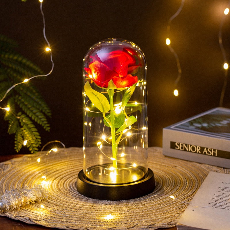 Rose éternelle sous cloche en verre avec lumière LED – Rose artificielle en soie, cadeau pour elle, maman, épouse – Parfait pour les occasions spéciales