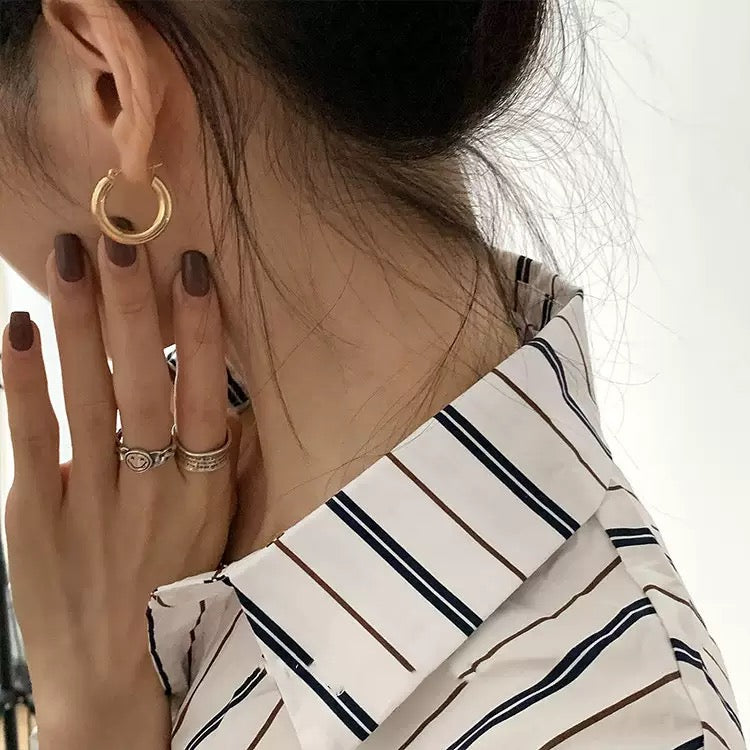 Medium Tunnel Hoop Earrings