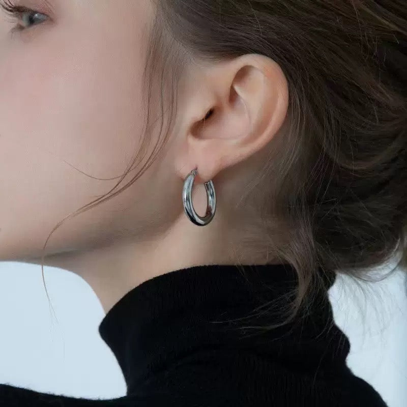 Medium Tunnel Hoop Earrings