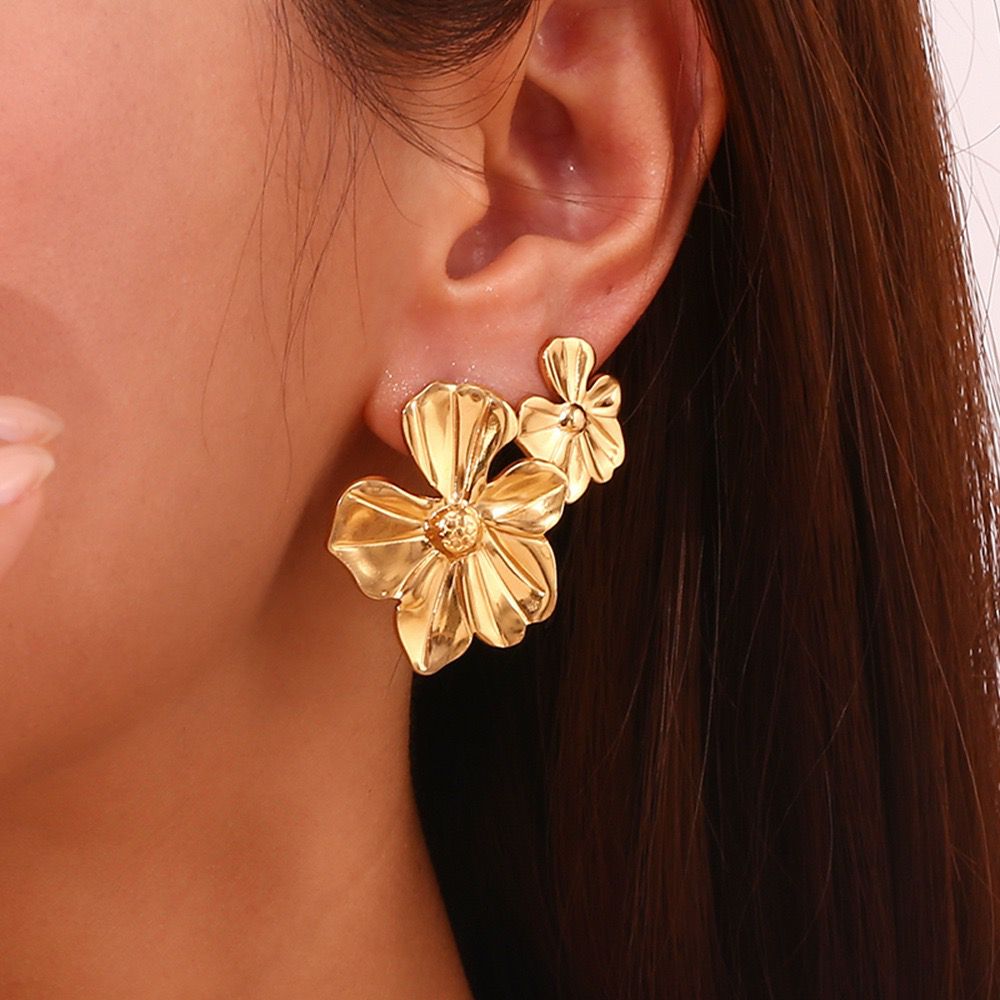 Smooth Flower Earrings