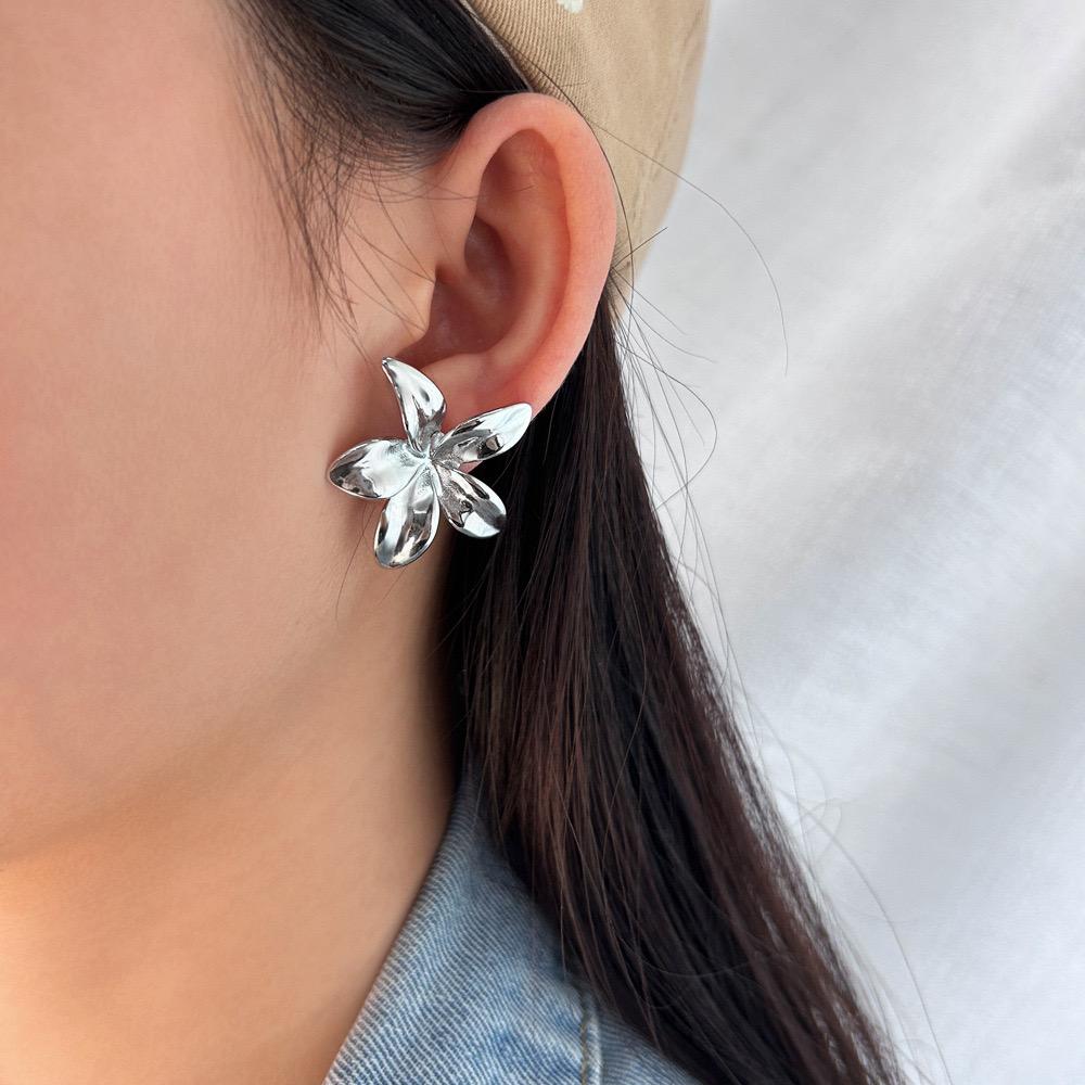 Lily Flower Stud Earrings