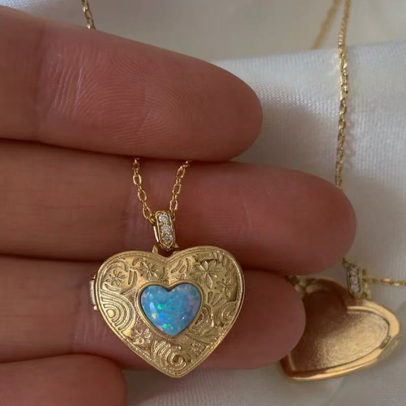 Vintage Heart-Shaped Gold Locket Pendant Necklace with Custom Photo