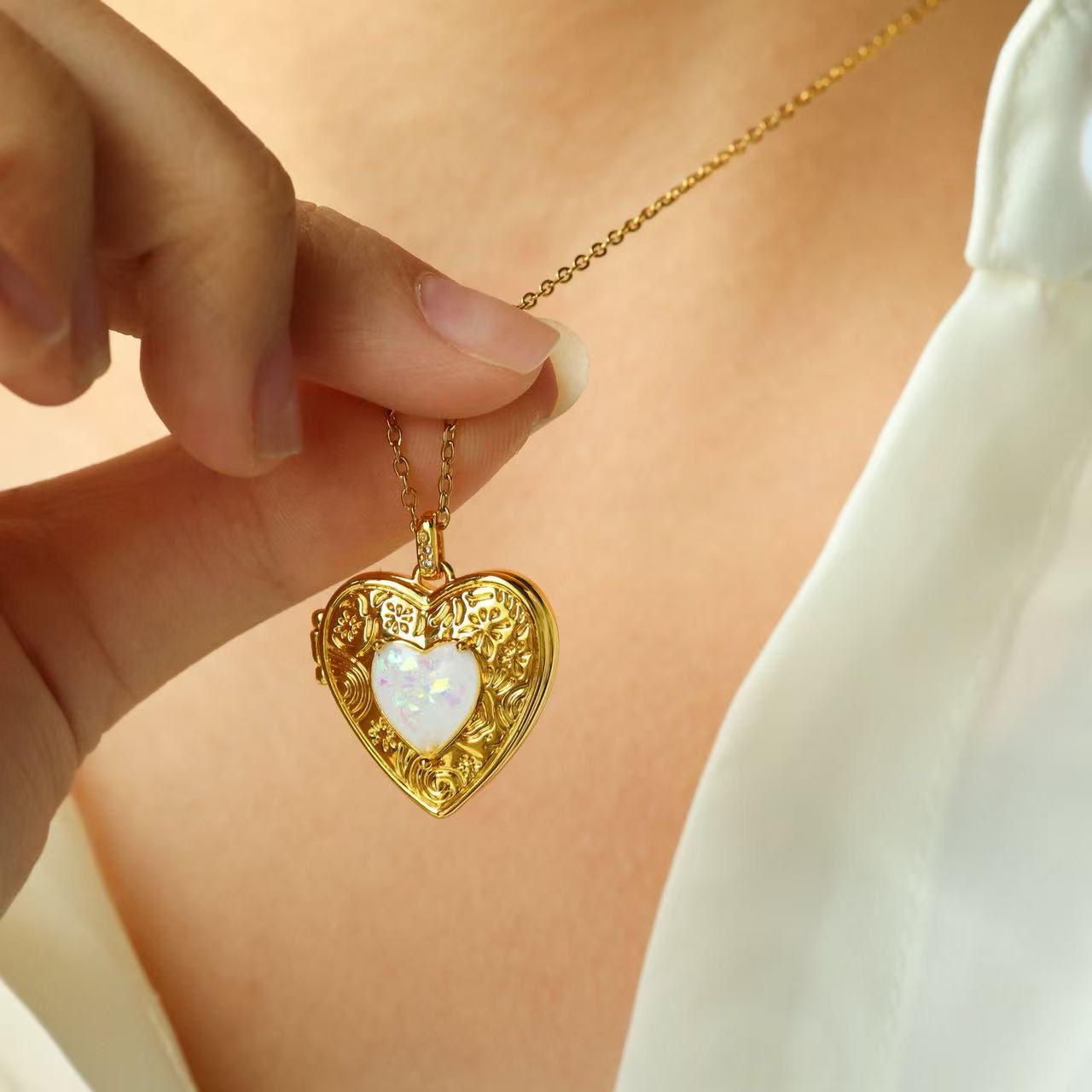 Vintage Heart-Shaped Gold Locket Pendant Necklace with Custom Photo