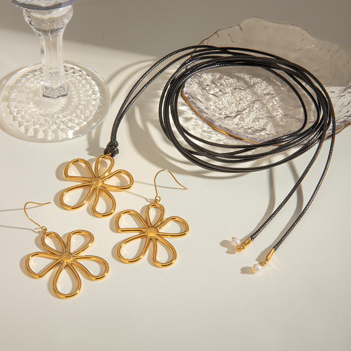 Flower Leather Cord Necklace